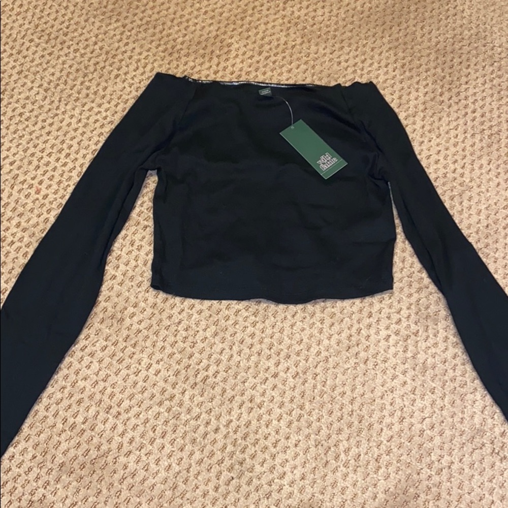 Black long sleeve crop top